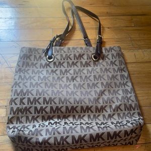 Michael kors tote